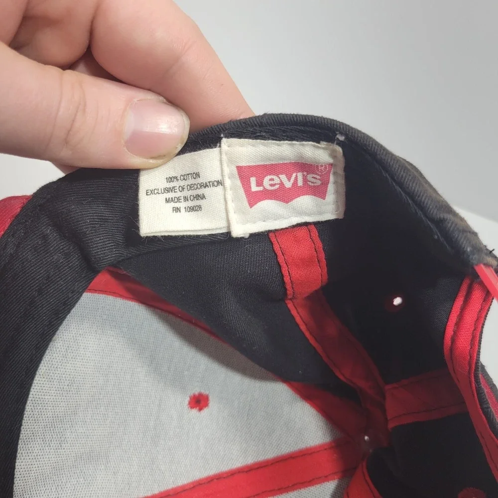 Levi's Snapback Cap Hat Mens Red Black Cotton Spell Out White Embroidered Logo